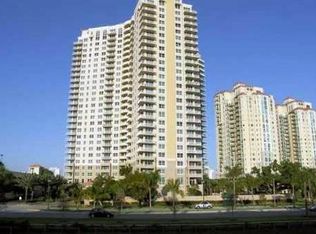 19501 W Country Club Dr #670, Miami, FL 33180