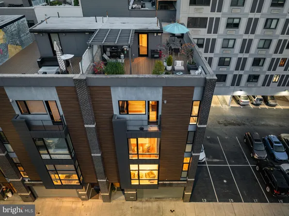 135 N Croskey St, Philadelphia, PA 19103