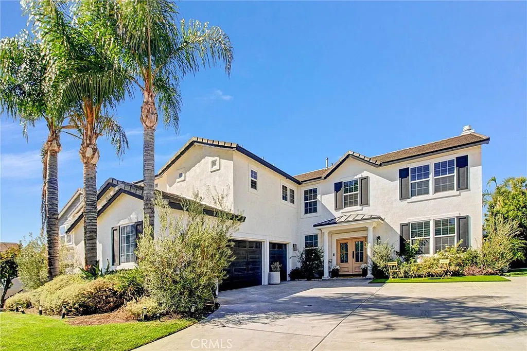 5 bed, 3715 sqft, $6,000 — Photo 1