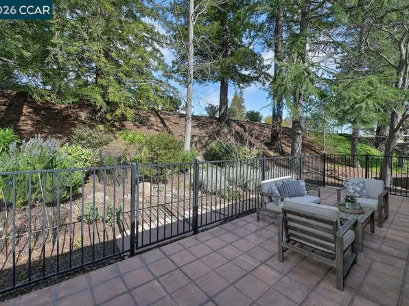 2717 Ptarmigan Dr APT 2, Walnut Creek, CA 94595