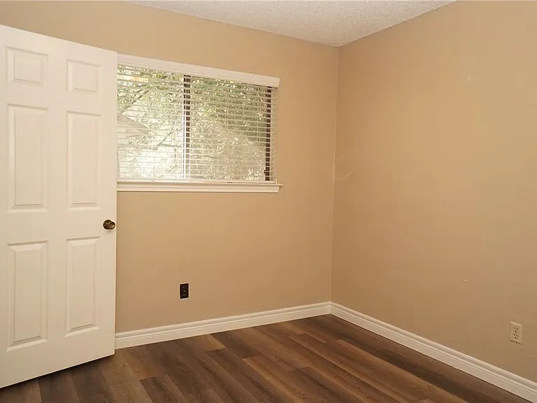 6525 Hart Ln — Photo 18