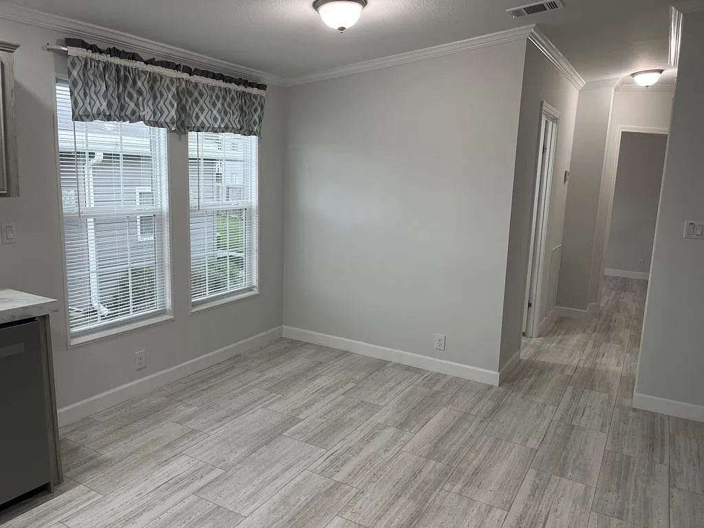 3 bed, 2.0 bath, 1094 sqft, $1,899 — Photo 4