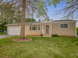 8504 Burton Rd, Wonder Lake, IL 60097