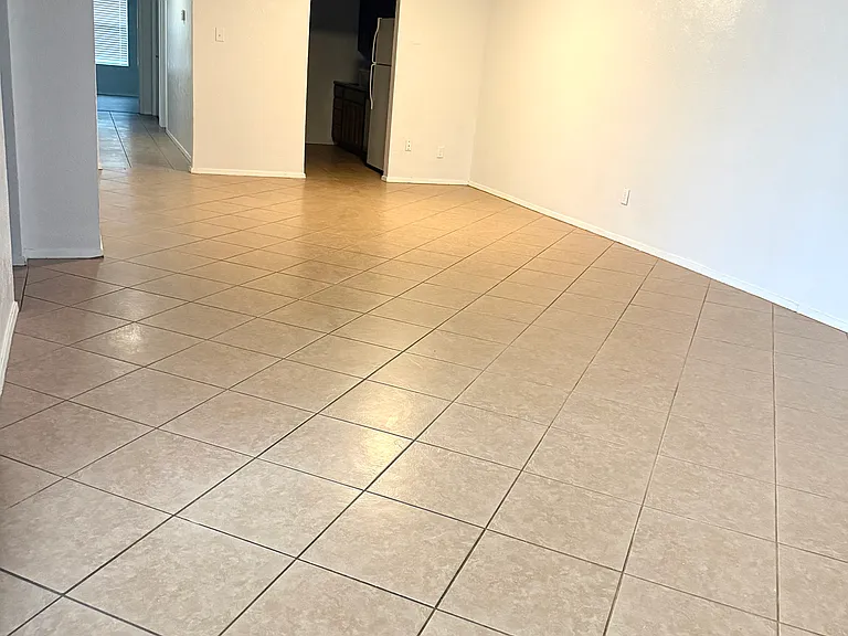 1012 Poplar St — Photo 4