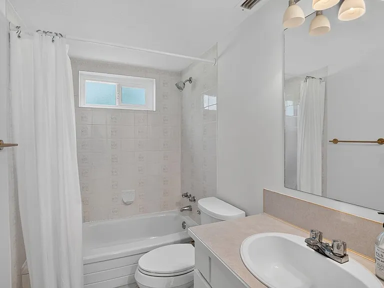 2929 Dollarton Hwy — Photo 10