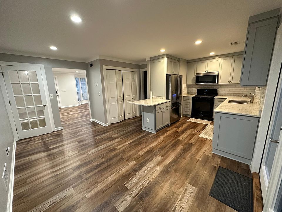 1st image of 2953 Lexington Trace Dr SE