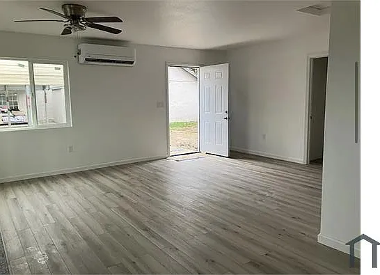 221 School Ave — Photo 1