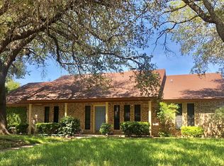 128 S Bluebonnet Dr, Uvalde, TX 78801