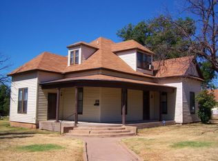 901 N Broadway St, Ballinger, TX 76821