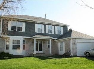 1 Blackberry Ct, Streamwood, IL