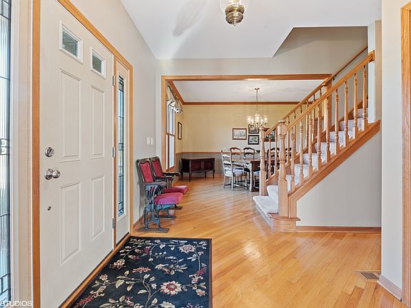 2nd image of 1501 W Edgewater Ln