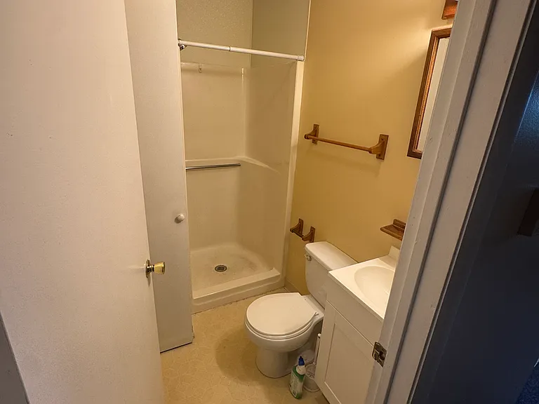 260 Elkin Ave #H — Photo 7