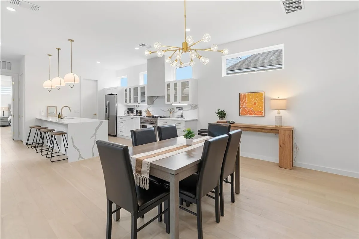5 bed, 3.5 bath, 3150 sqft, $9,000 — Photo 4
