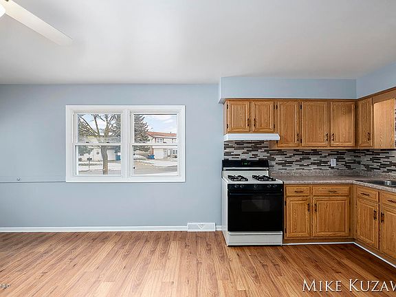 4th image of 4140 Curwood Ave SE
