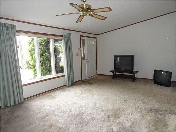3rd image of 300 Fall Brook Cir