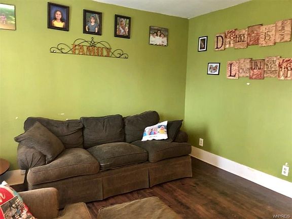 5th image of 213 E Elm St