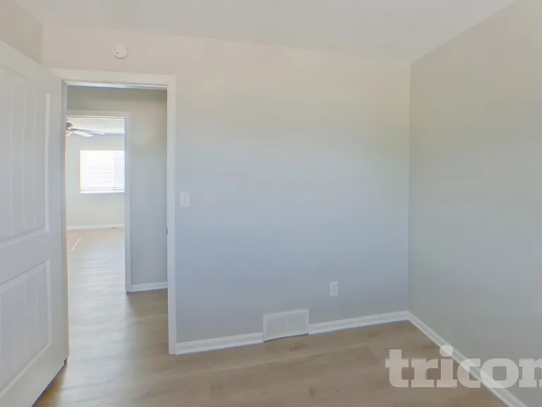 2752 W 25th Street Rd — Photo 12