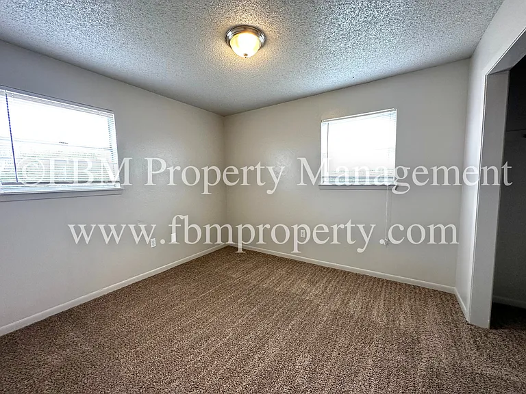 825 Tehuacana Dr #404 — Photo 7