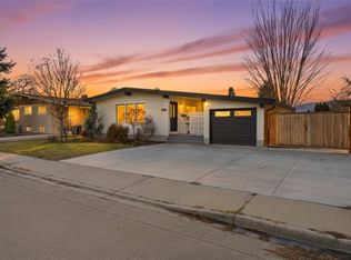 1497 Lombardy Sq, Kelowna, BC V1Y 3S6