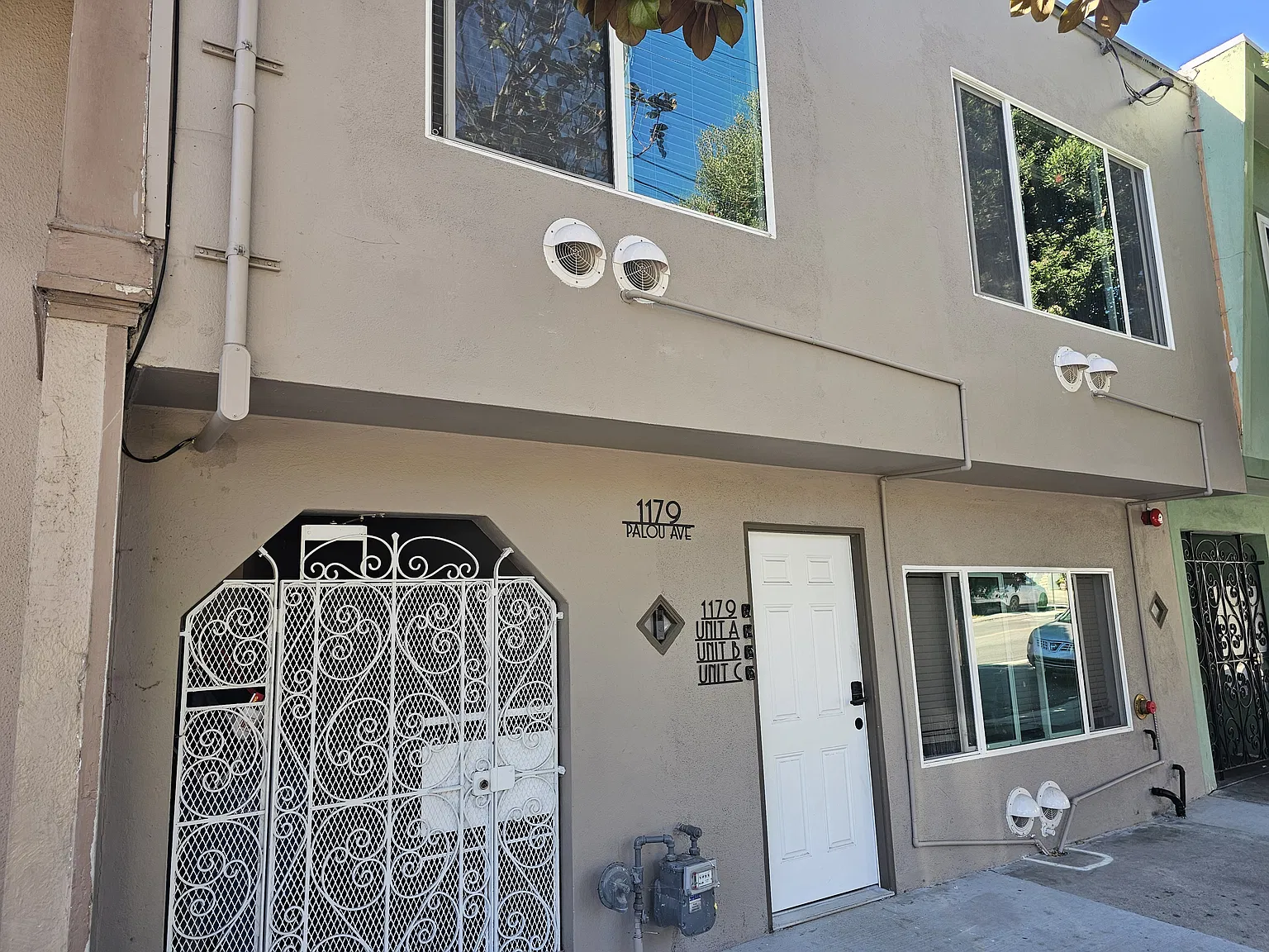 2 bed, 700 sqft, $4,250 — Photo 2