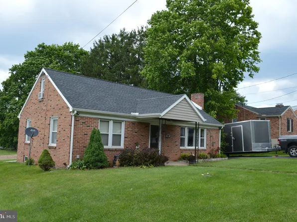 99 Main St, Seven Valleys, PA 17360