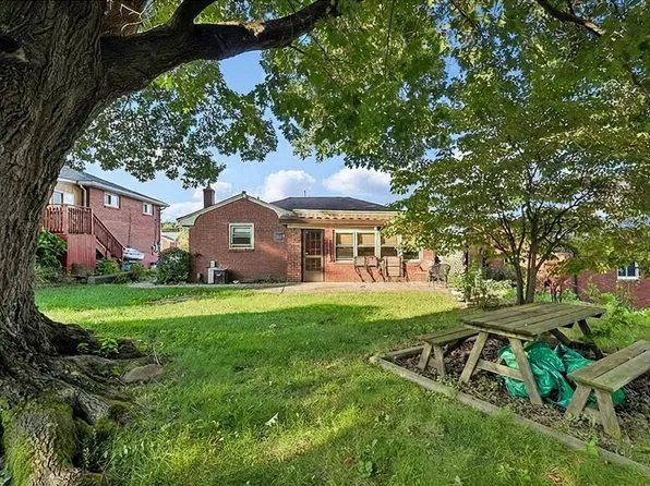 478 Balconade Dr, Pittsburgh, PA 15236
