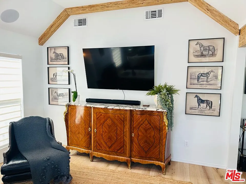 2 bed, 2.0 bath, 1200 sqft, $12,000 — Photo 3