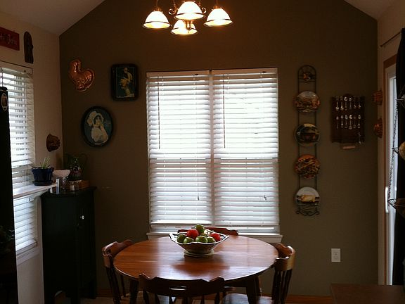 Large Eat-In Kitchen