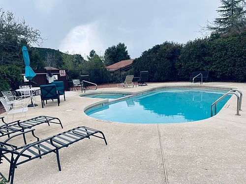 250 Sunset Dr Photo 1