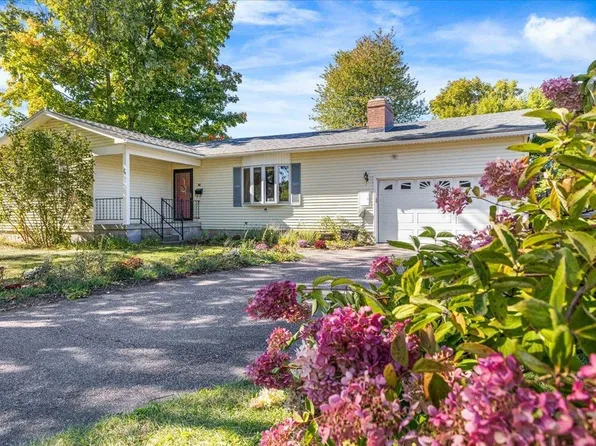 50 Lakewood Parkway, Burlington, VT 05408