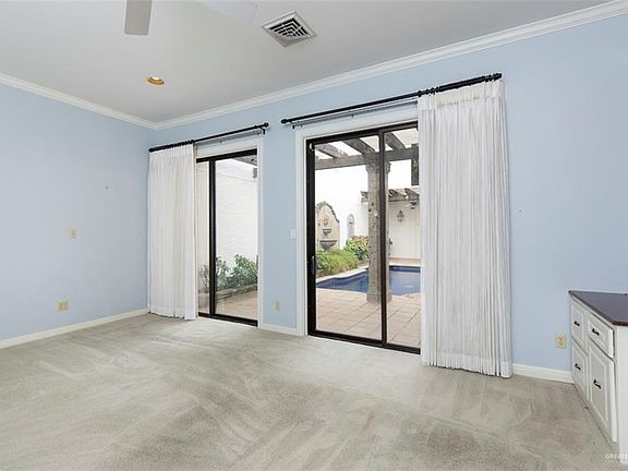 4th image of 32 Villas Jardin Dr