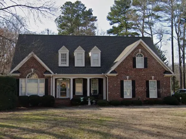 102 Cherry Laurel Dr, Clayton, NC 27527