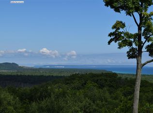 W Harbour Rdg, Maple City, MI 49664