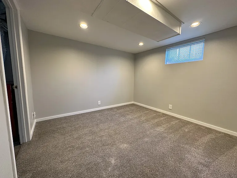638 N Howard St — Photo 13