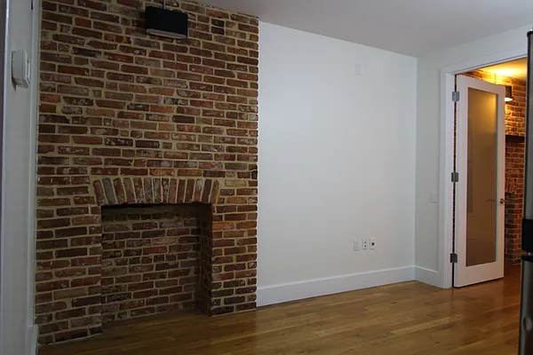 Rented by Nooklyn NYC LLC | media 43