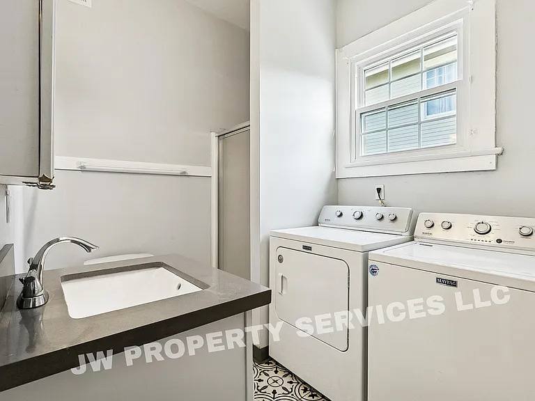 5225 Magazine St — Photo 10