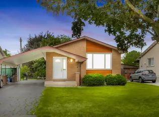 110 Mountbatten Dr #1A, Hamilton, ON L9C3V5