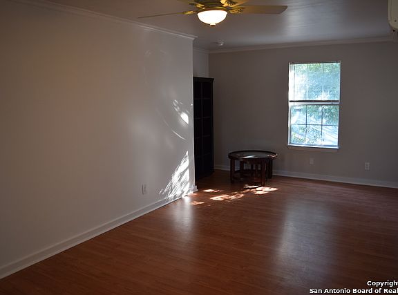 4th image of 310 Stieren St APT 2
