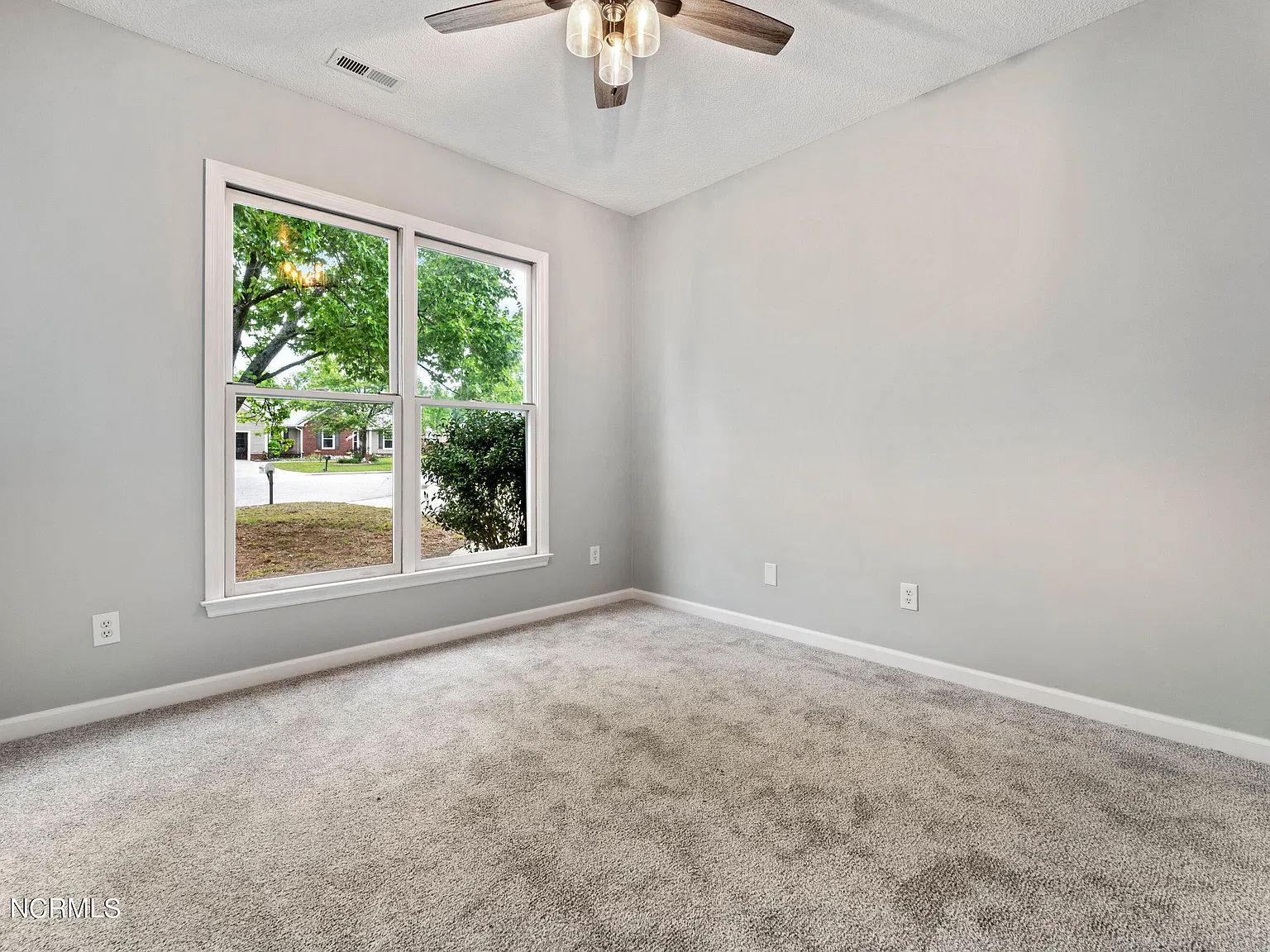 3 bed, 2.0 bath, 1749 sqft, $1,795 — Photo 4