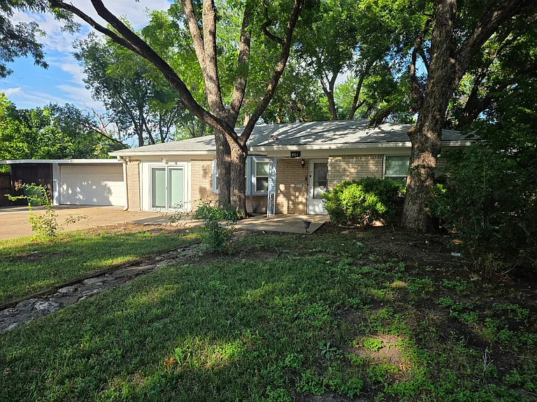 401 S Judd St — Photo 3