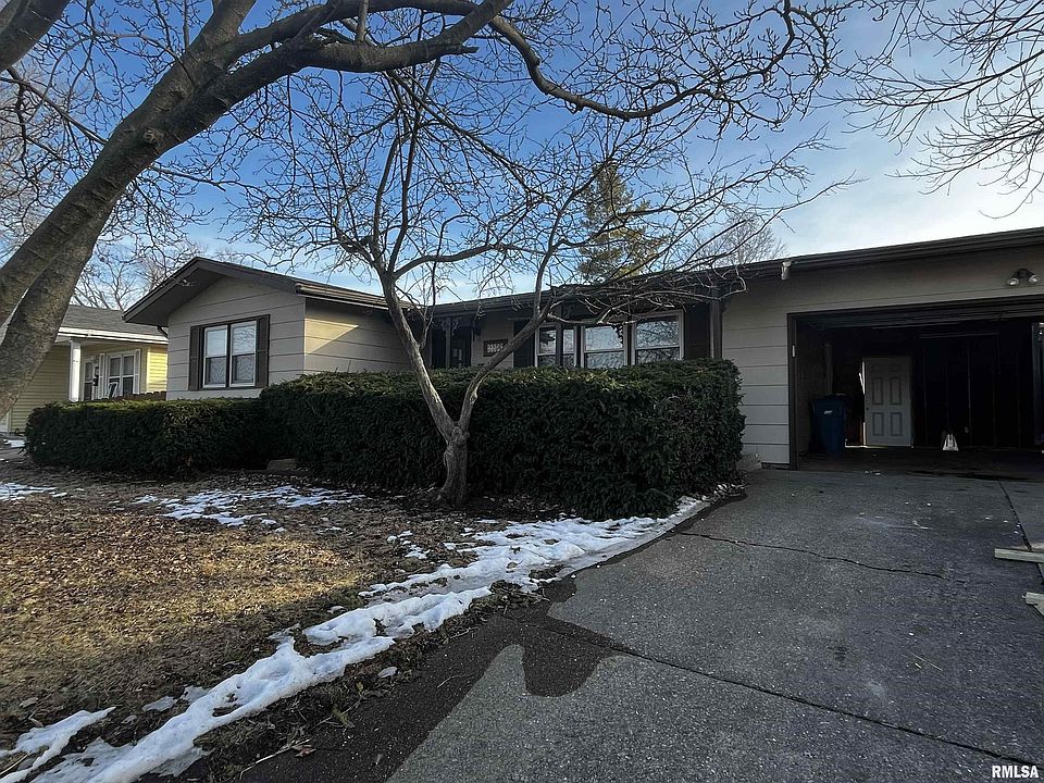 2nd image of 2256 E Black Ave