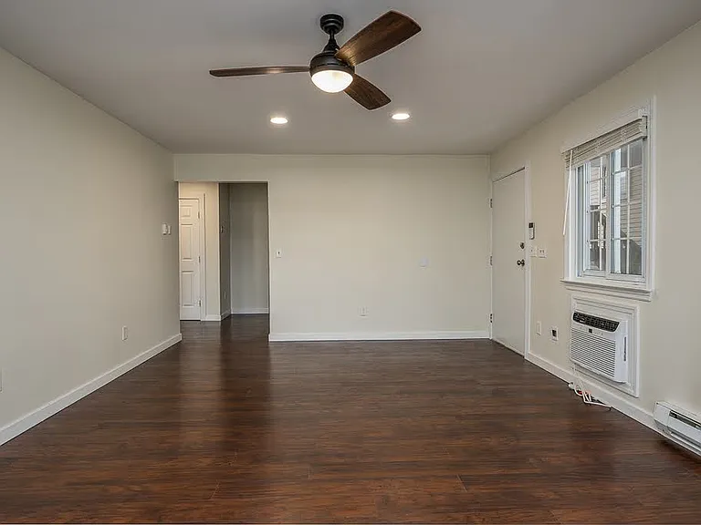529 Fox Run Ln — Photo 5