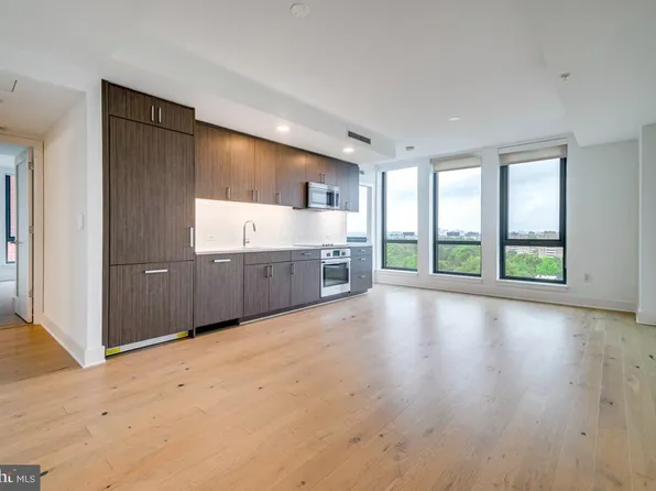 1211 Van St SE APT 806, Washington, DC 20003