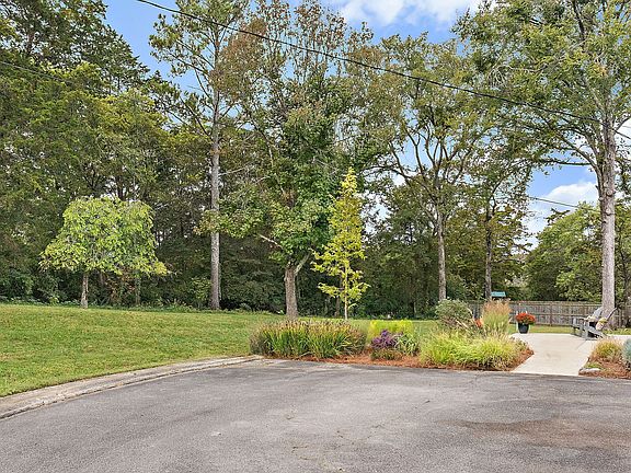 5th image of 773 W Meade Dr