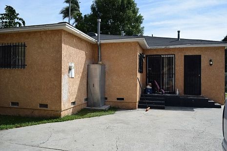 2nd image of 417 N Poinsettia Ave