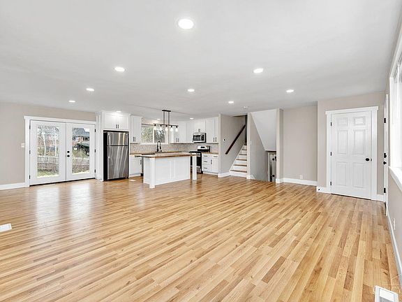 4th image of 718 E Levitt Pl