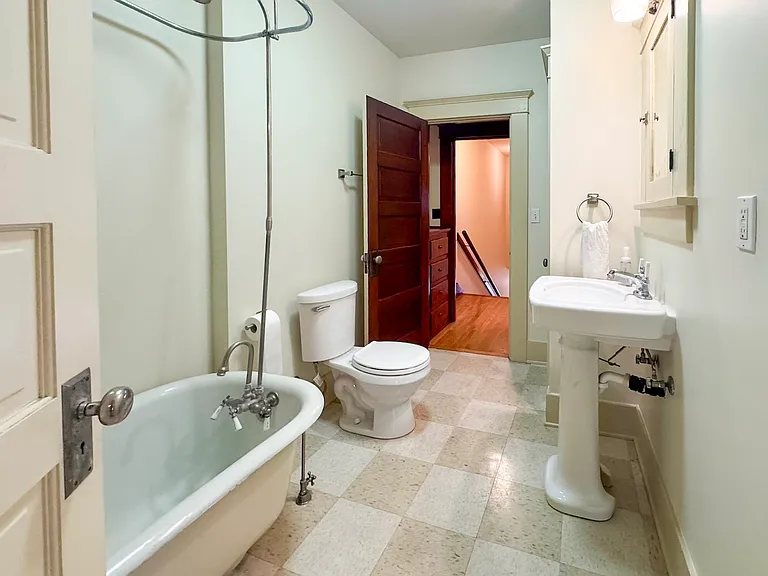 1123 Marion Ave — Photo 24