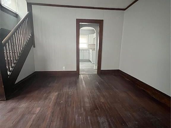 3rd image of 27 Fernwood Ave