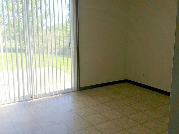 3rd image of 7300 N Moberly Dr