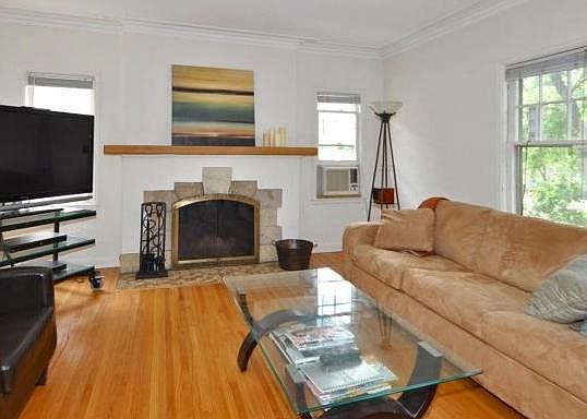 3rd image of 3549 Irving Ave S #2